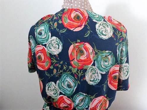 floral-back-maniquin